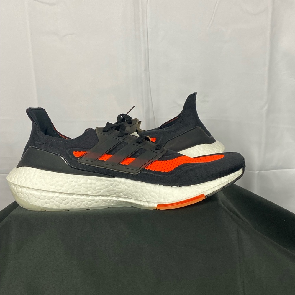 NWT men’s Adidas Ultraboost 21 size 11.5